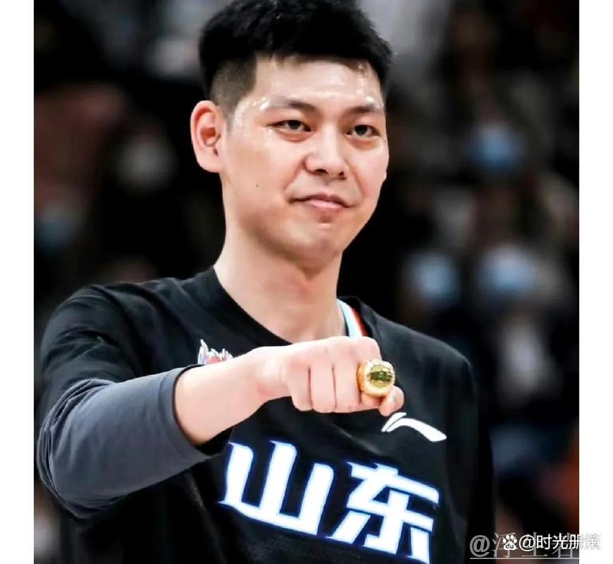 杭州经纬男篮队巡礼发布:朱荣振、黄旭等球员亮相NBL 杭州经纬男篮队巡礼发布:朱荣振、黄旭等球员亮相NBL